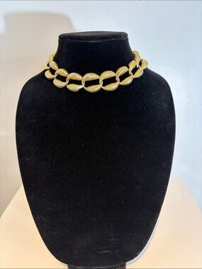 Vintage 80s Textured Gold Tone Chunky Link Statement Necklace/choker